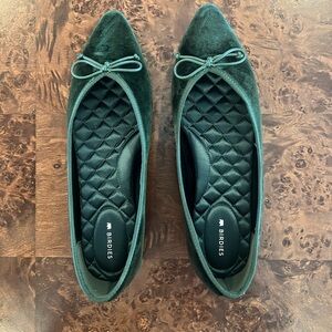 Birdies the goldfinch flats size 8